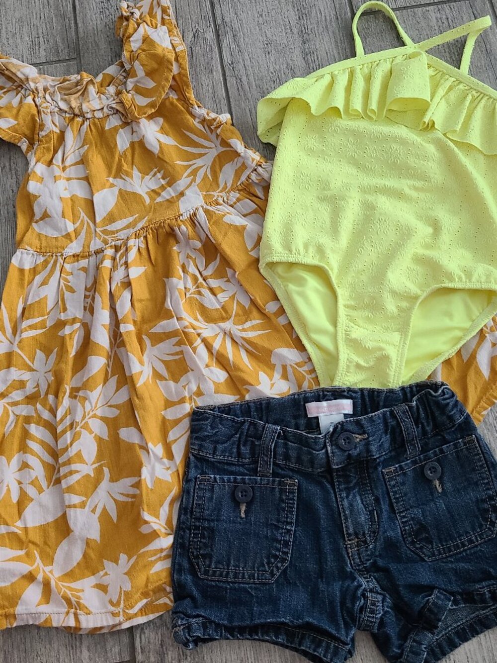 Old Navy Toddler girl bundle Dress Swimsuit Shorts Set Yellow Blue Size 4T